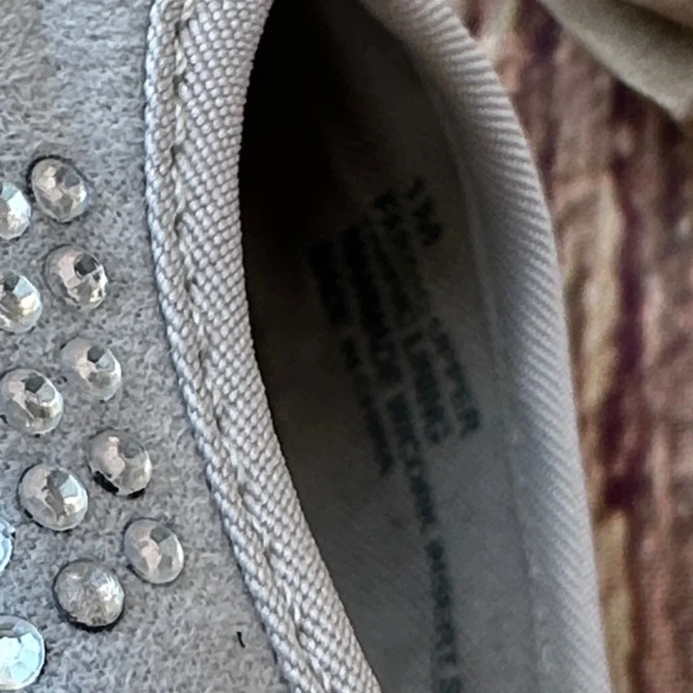 Elegant Gray Girls Flats